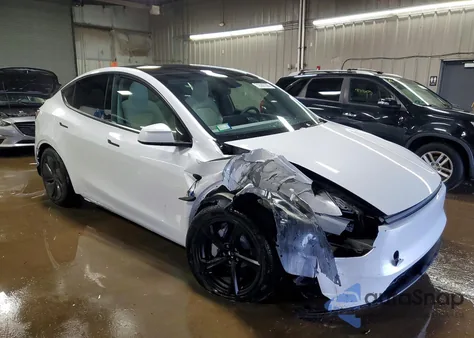 2026 Tesla Model Y из США, поврежденный, VIN 7SAYGDEE4TA486277